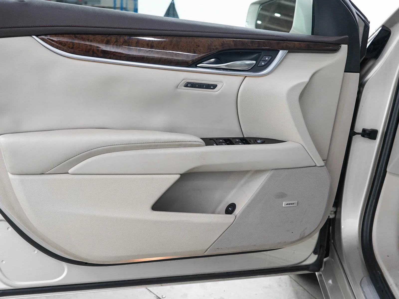 Used 2013 Silver Coast Metallic Cadillac Premium image 18