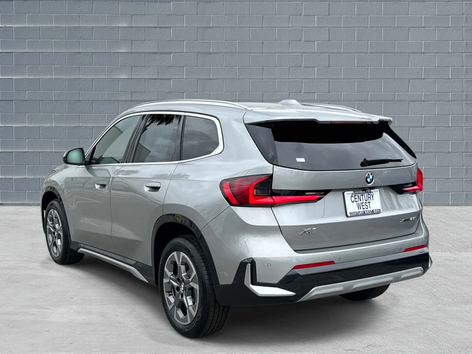 New 2026 Space Silver Metallic BMW xDrive28i Sports Activity Vehicle image 3