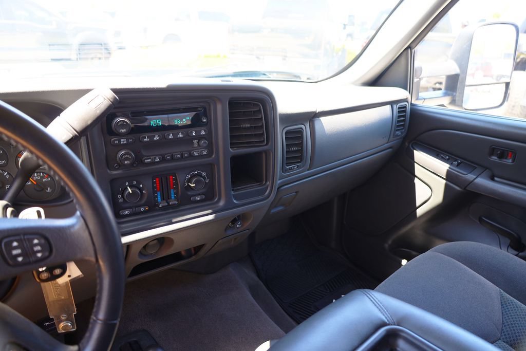 Used 2007 Blue Granite Metallic Chevrolet DRW LT1 image 15