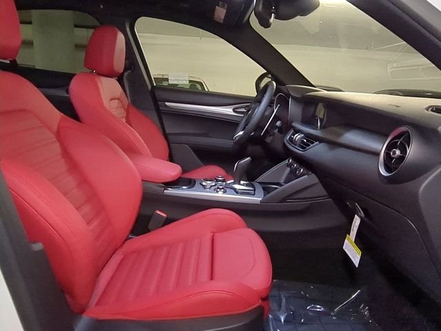 2025 Alfa Romeo Stelvio Base - Photo 28