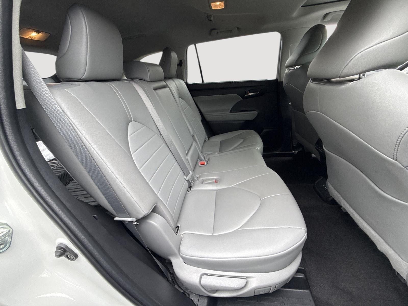 Used 2023 Wind Chill Pearl Toyota XLE image 5