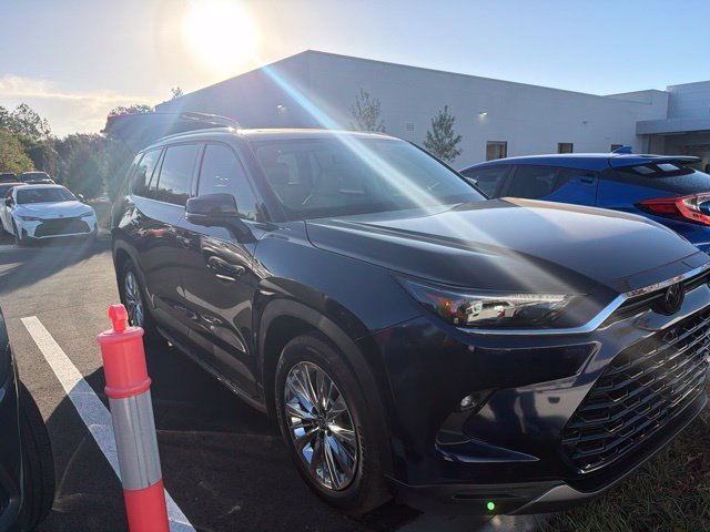 Used 2025  Toyota Platinum image 21