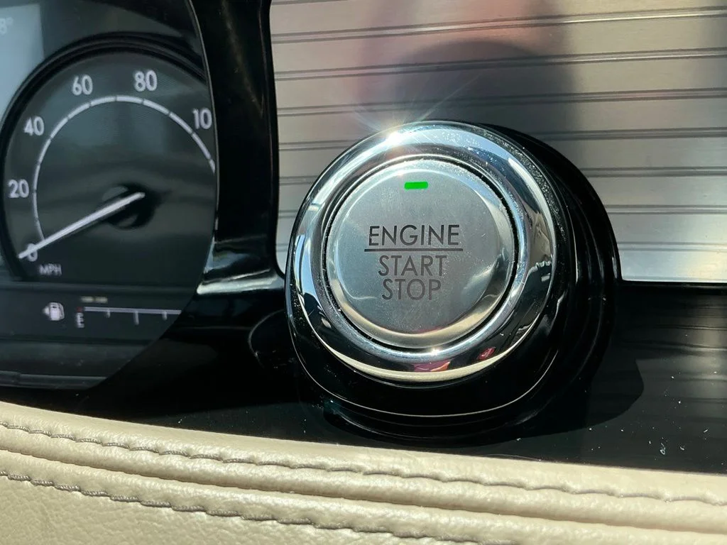 Used 2021 White Lincoln Standard image 37