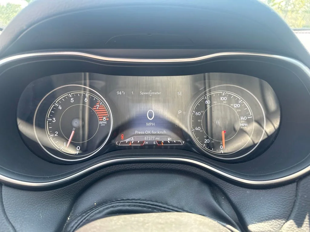 Used 2019 Silver Jeep Trailhawk image 1