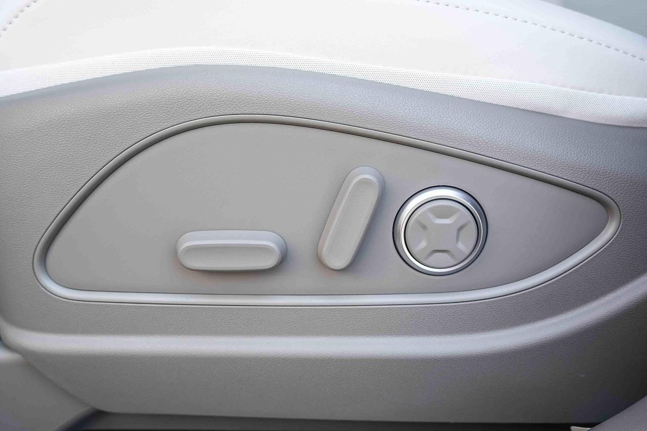 New 2026 Silver Hyundai SEL Premium image 50