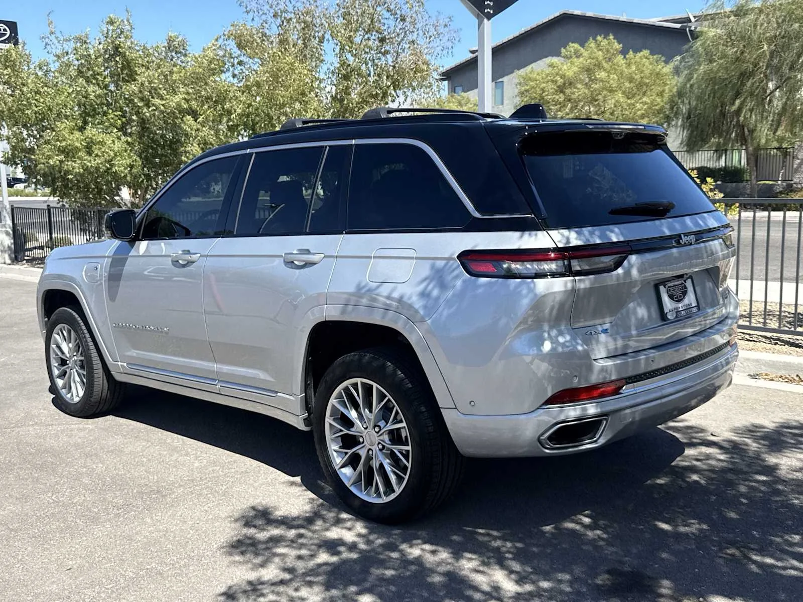 Used 2024 Silver Zynith Jeep Summit image 6