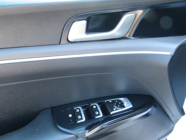 Used 2022 Glacial White Pearl Kia LX image 20
