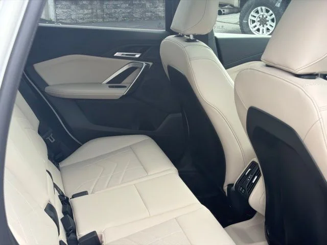 Used 2025 White BMW xDrive28i image 27