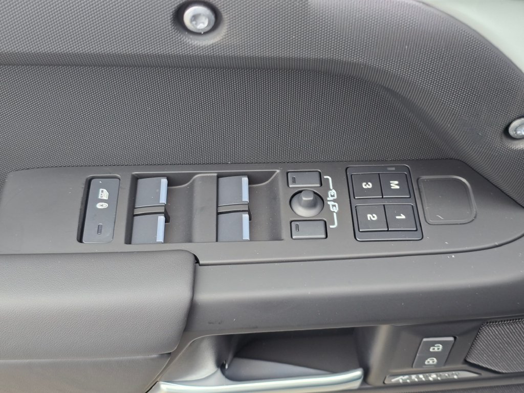 New 2026 Fuji White LAND ROVER X-Dynamic SE image 29