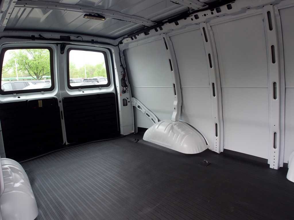 New 2026 Summit White GMC Work Van image 23