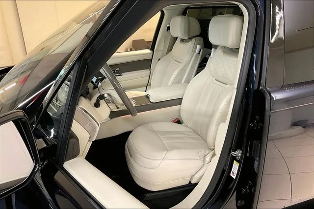 Used 2023 Blue Land Rover SV image 12