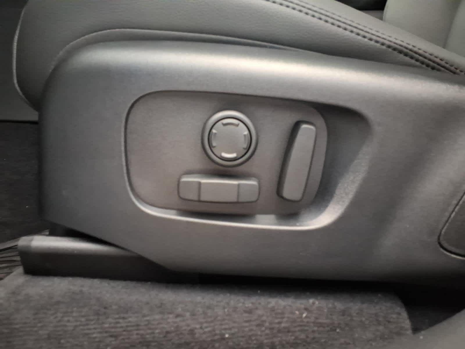 New 2026 Fuji White Land Rover Dynamic SE image 16
