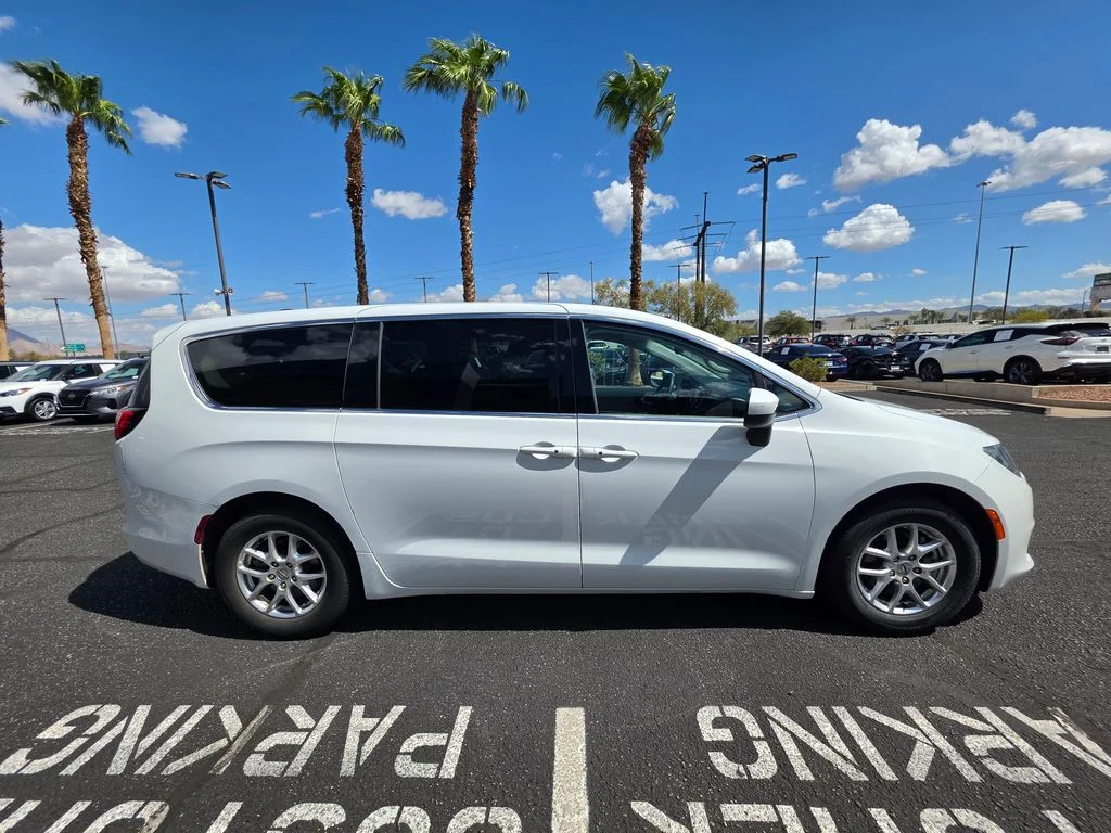 Used 2023 White Chrysler LX image 4