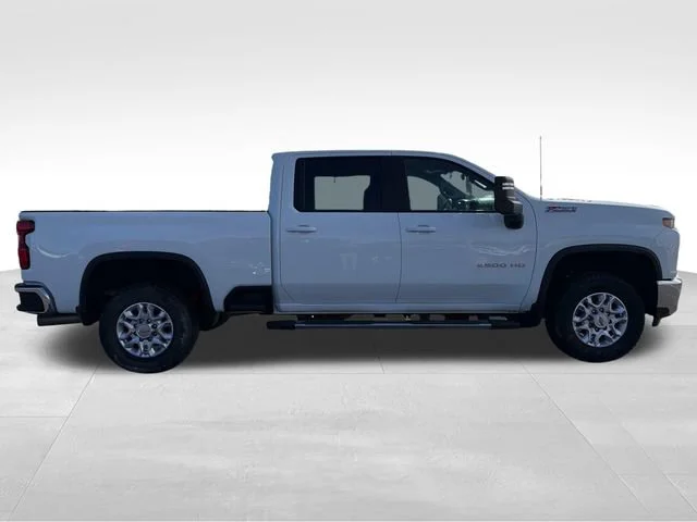 Used 2022 Summit White Chevrolet LT image 8