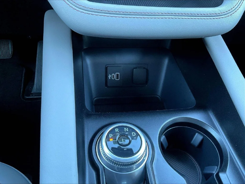 New 2027 Agate Black Metallic Ford Active image 26