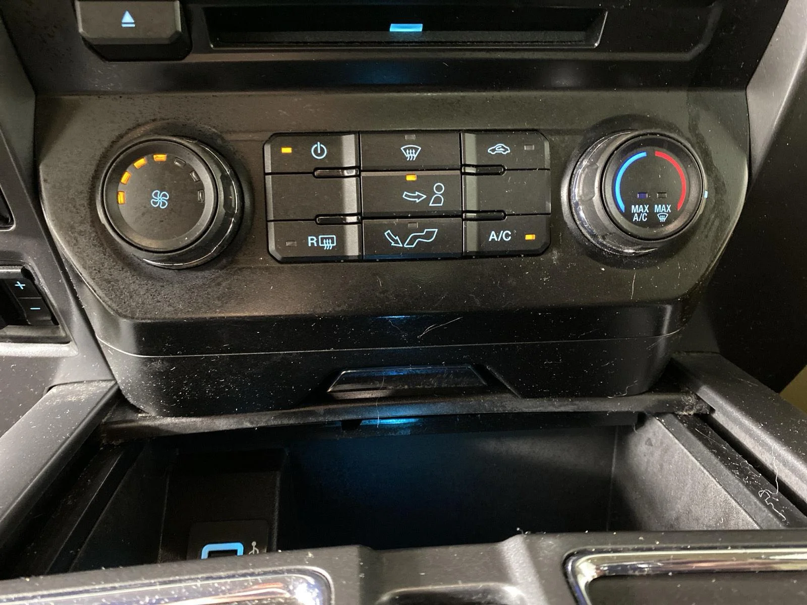 Used 2018 Blue Jeans Ford XLT image 28