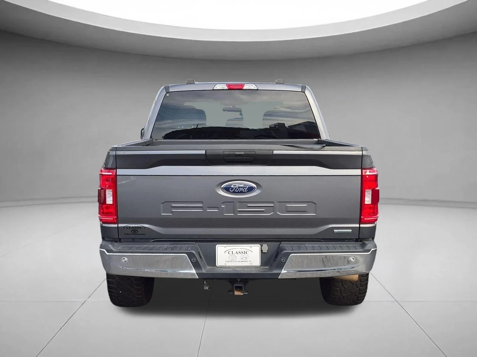 Used 2023 Carbonized Gray Metallic Ford XLT image 4