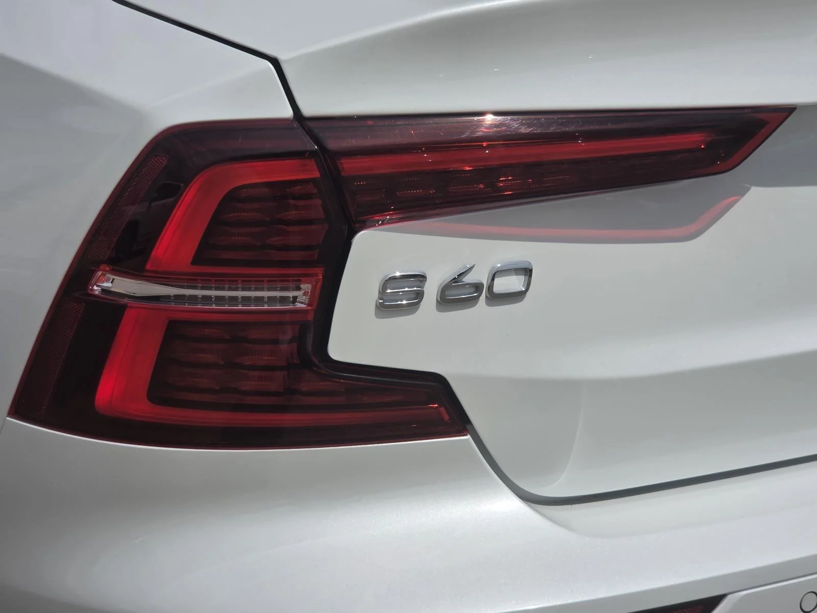 Certified Used 2022 Crystal White Metallic Volvo Inscription image 8