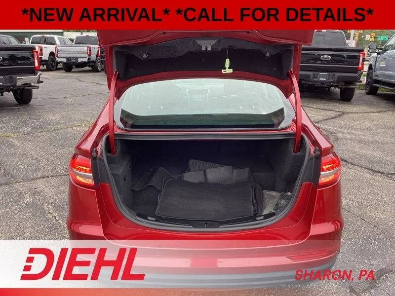 Used 2020 Red Ford SE image 10