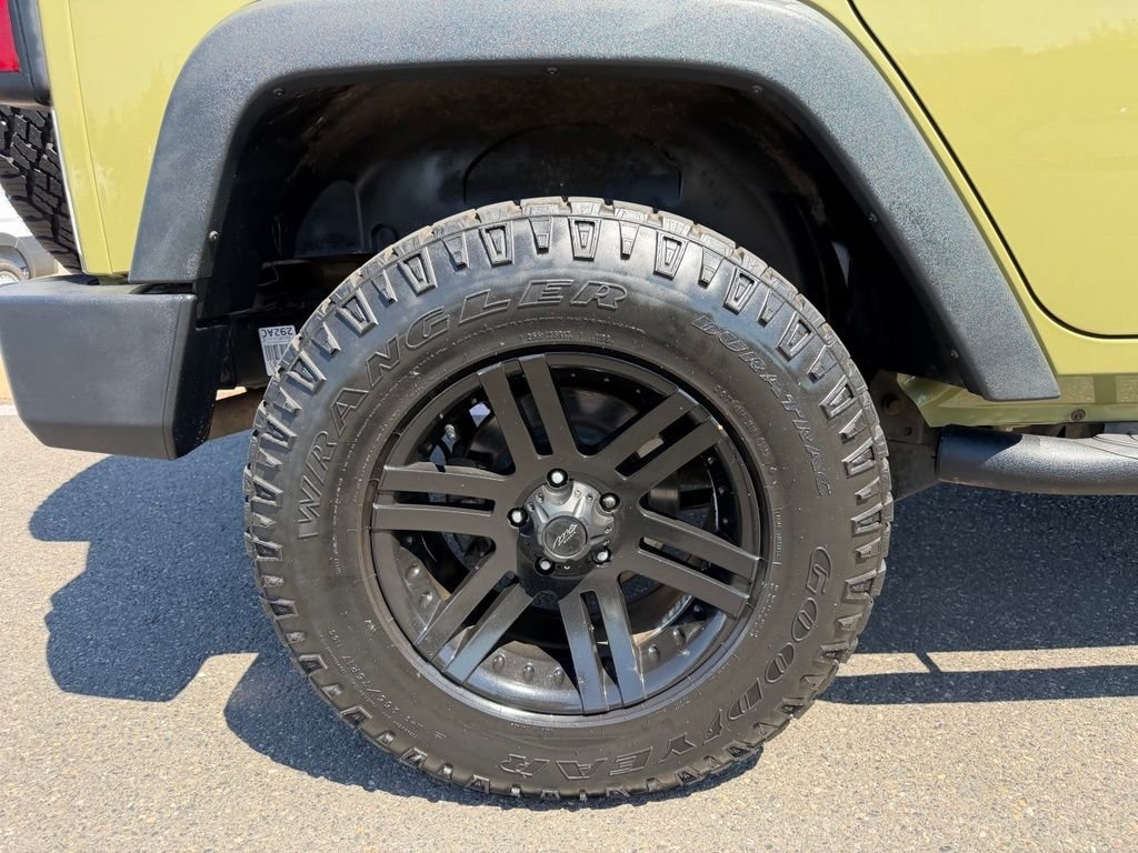 Used 2013 Commando Green Jeep Unlimited Sport image 8
