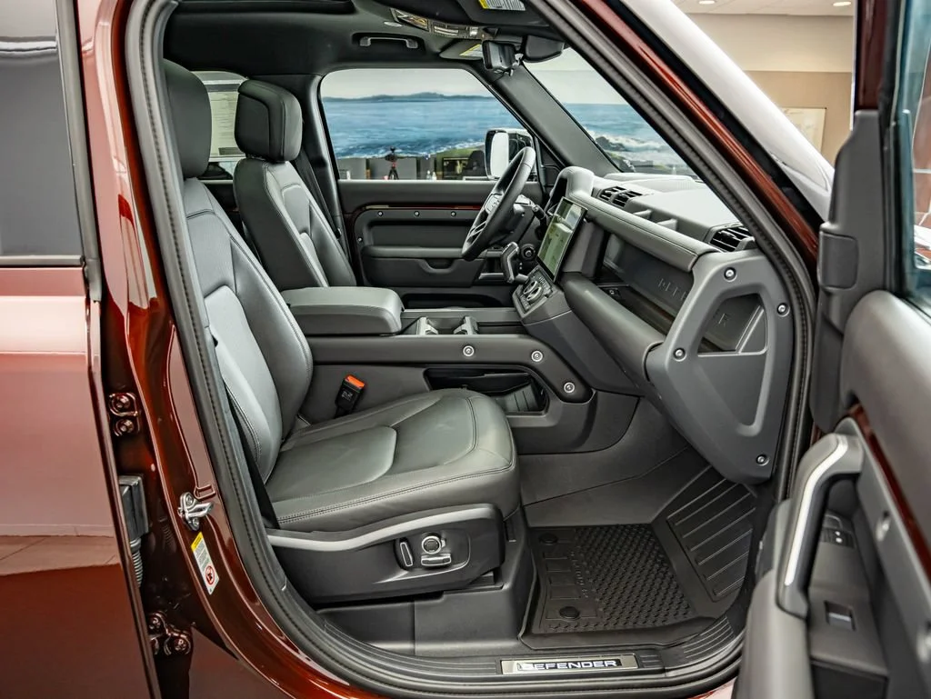 New 2026 Sedona Red Metallic Land Rover X-Dynamic SE image 38