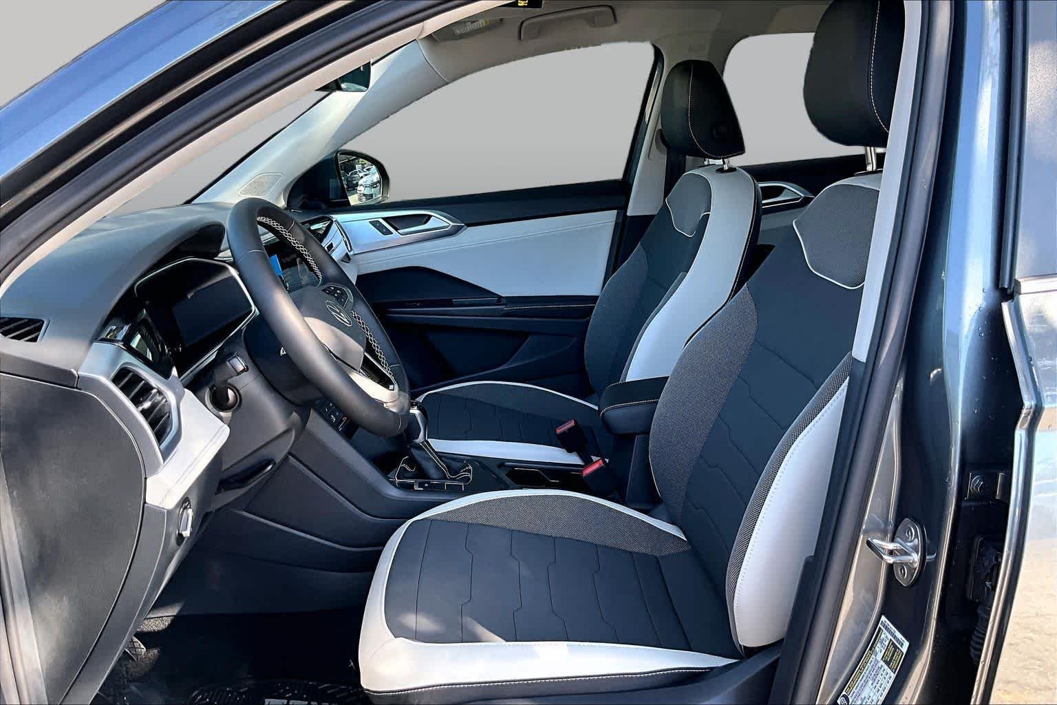New 2026 Platinum Gray Metallic Volkswagen 1.5T SE image 9