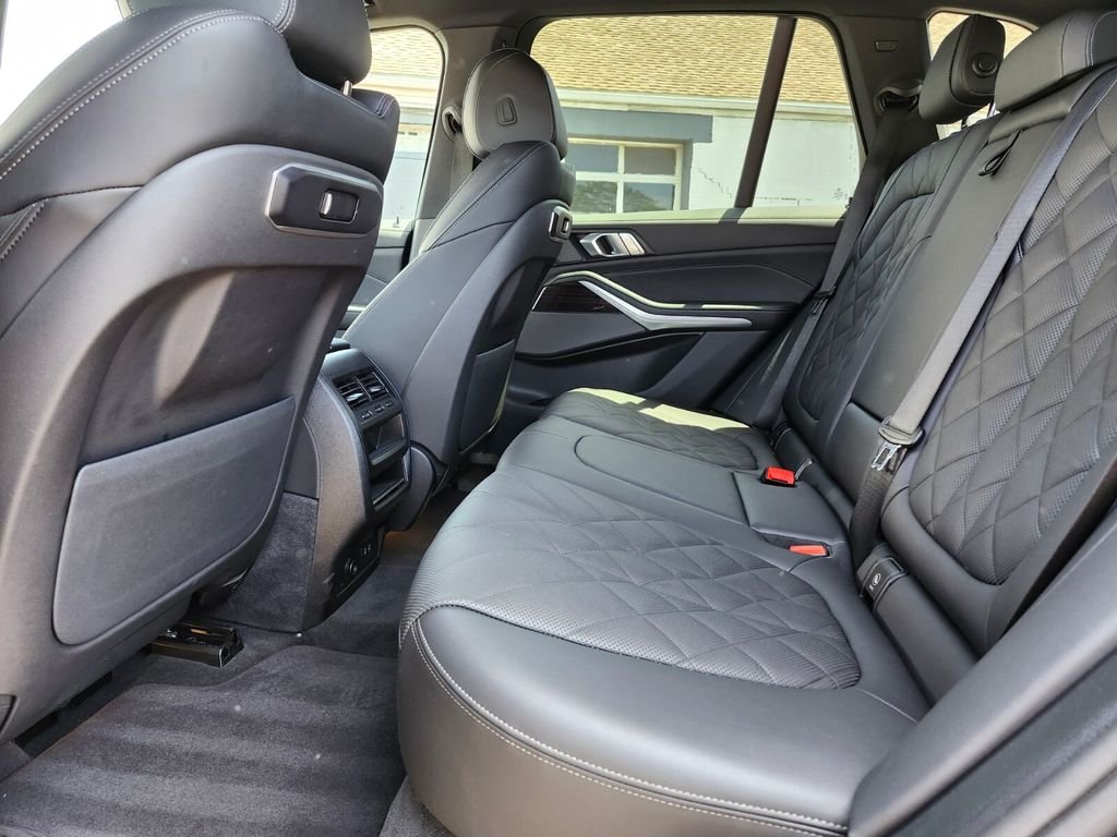 Used 2025 Black BMW xDrive40i image 16