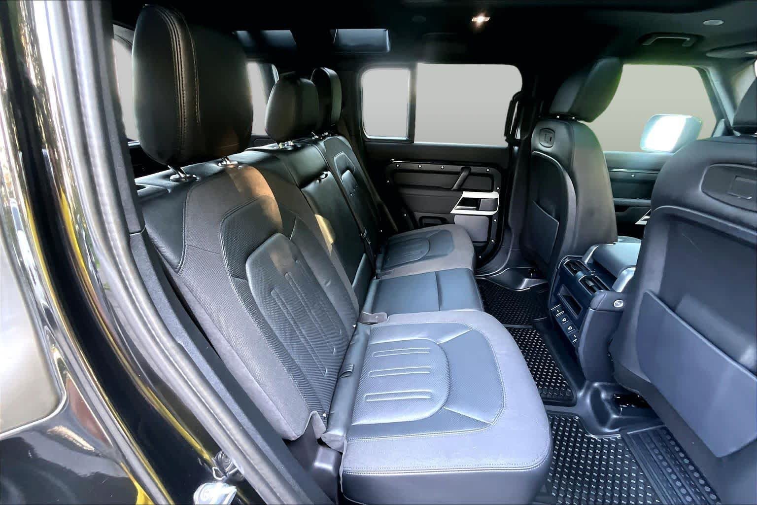 Used 2021 Santorini Black Metallic Land Rover S image 19