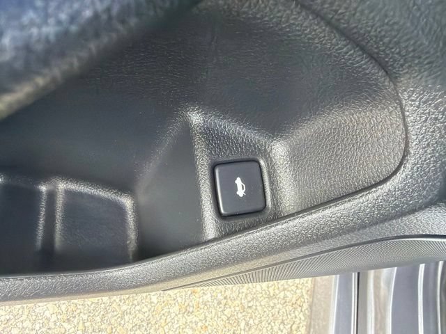 Used 2019  Honda LX image 11