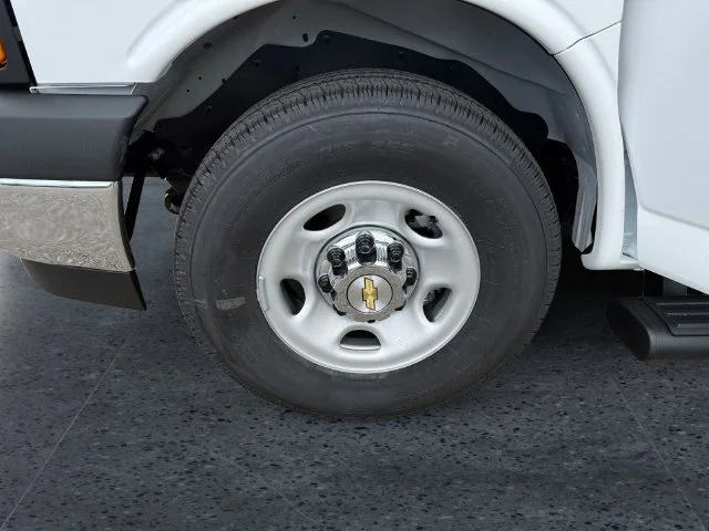 New 2026 Summit White Chevrolet 1LT image 9