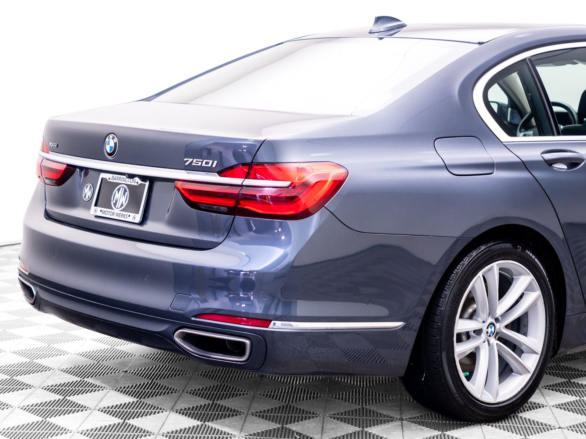 Used 2016 Gray BMW 750i xDrive image 34