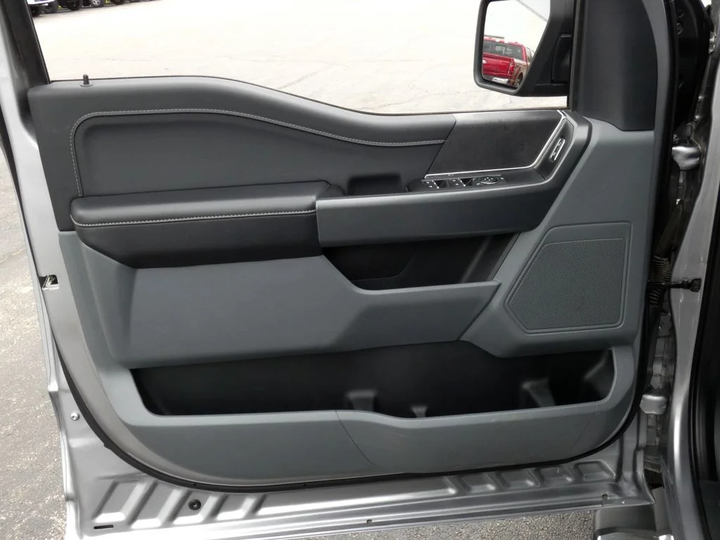 Used 2025 Silver Ford XLT image 8