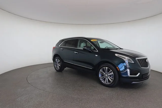 Used 2025 Green Cadillac Premium Luxury image 27