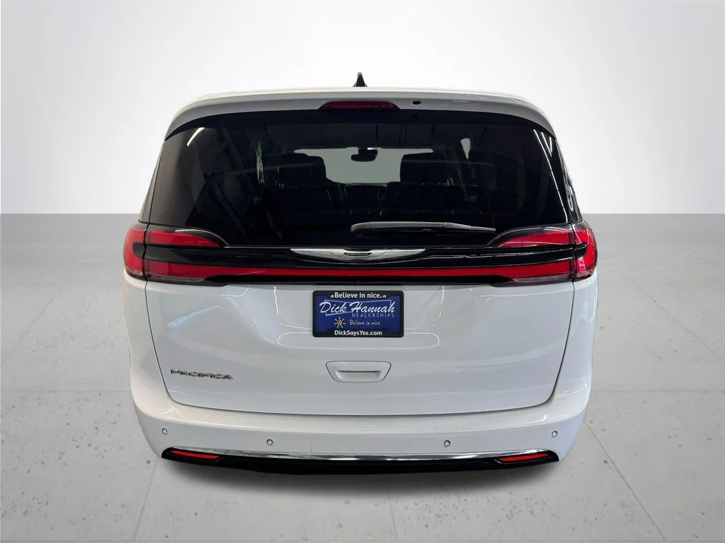 Used 2023 White Chrysler Touring L image 5