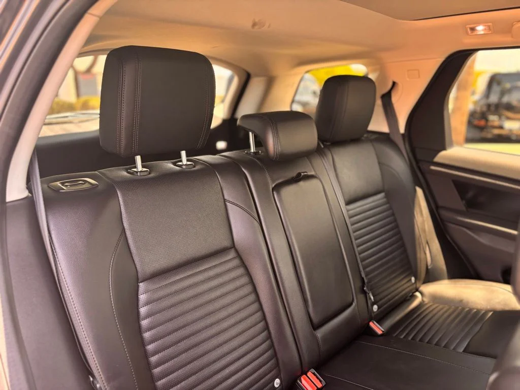 Certified Used 2025  Land Rover S image 9