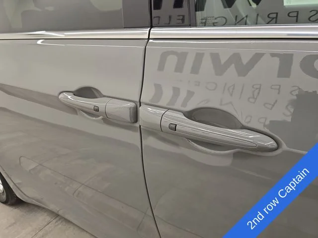 Used 2025 Ceramic Gray Clearcoat Chrysler Select image 8