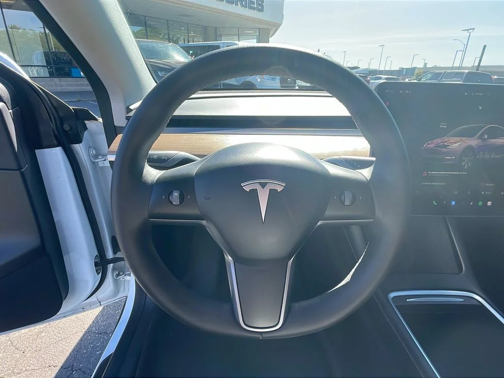 2022 Tesla Model Y Long Range - Photo 16