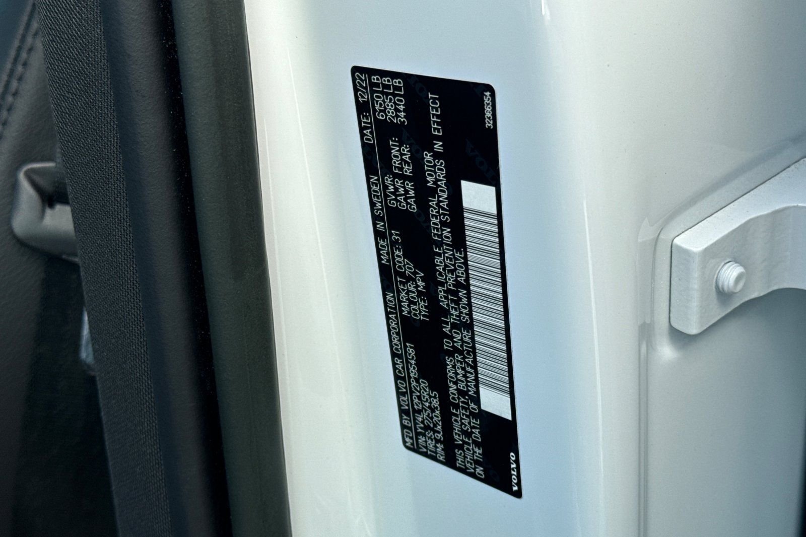 Used 2023 White Volvo B5 Core image 35