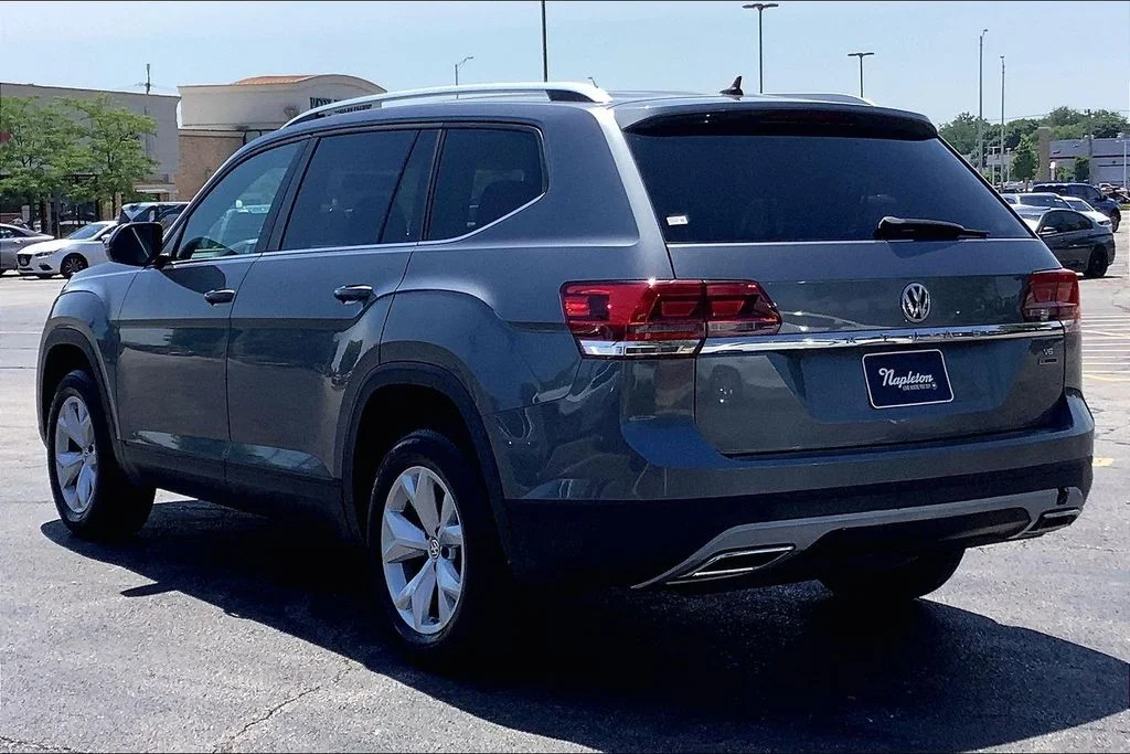Used 2018 Gray Volkswagen S image 13
