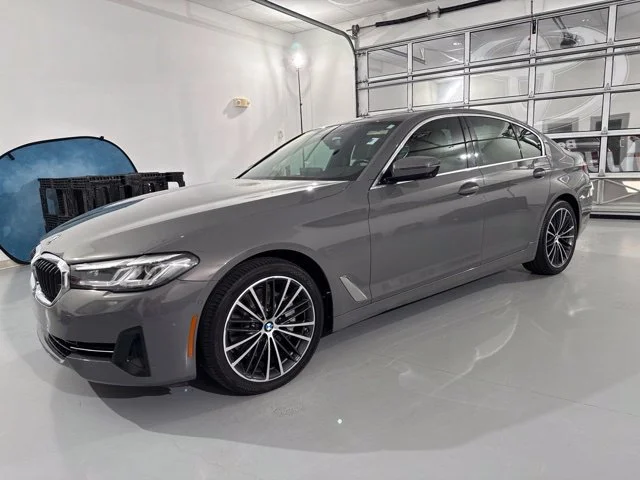Used 2021 Gray BMW 530i xDrive image 4