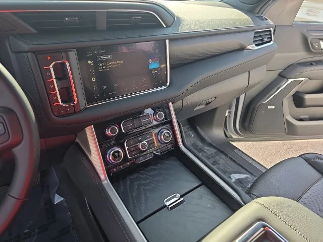 Used 2024 White GMC Denali image 22