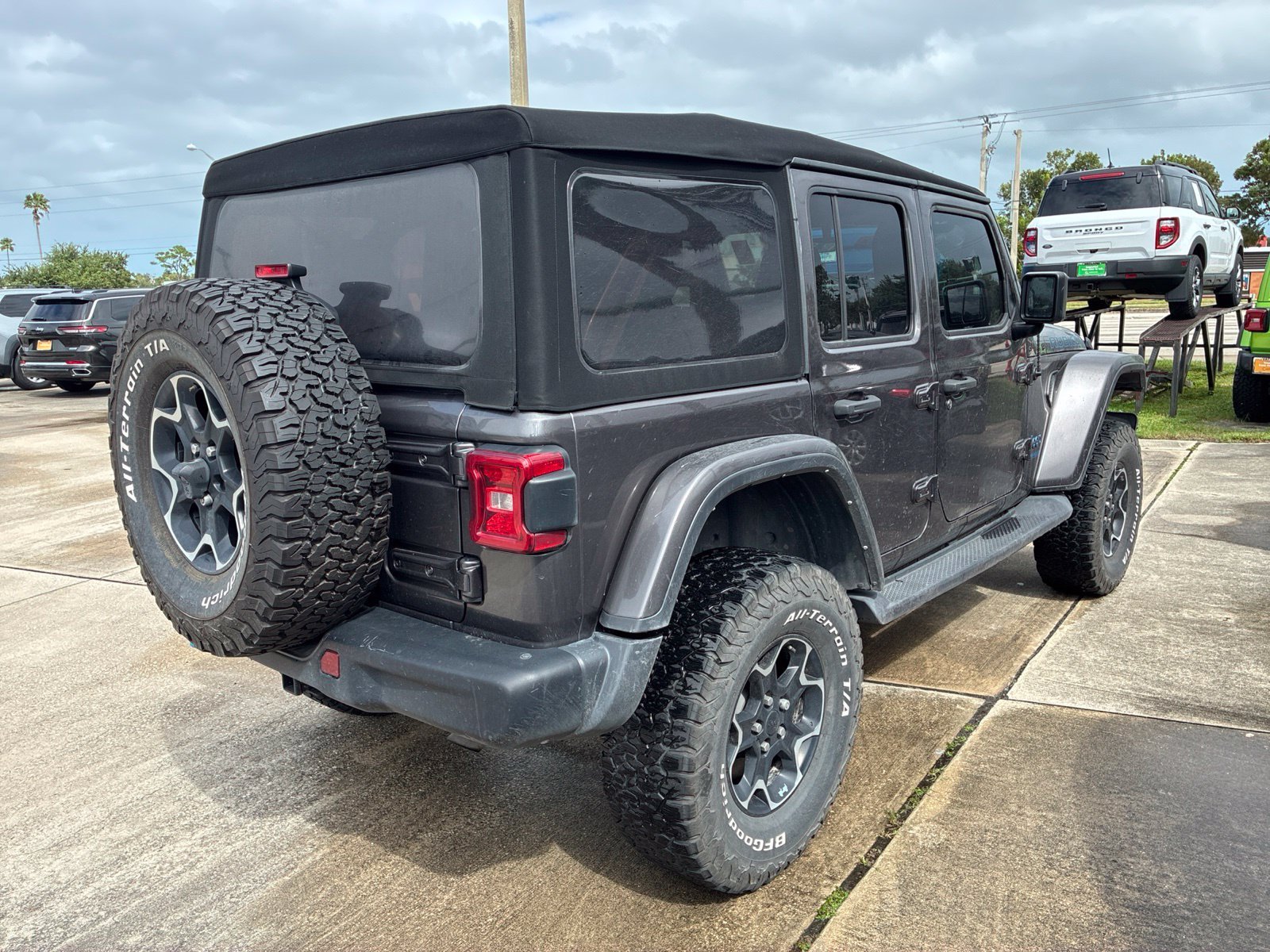 Used 2021 Gray Jeep Unlimited Rubicon 4xe image 5