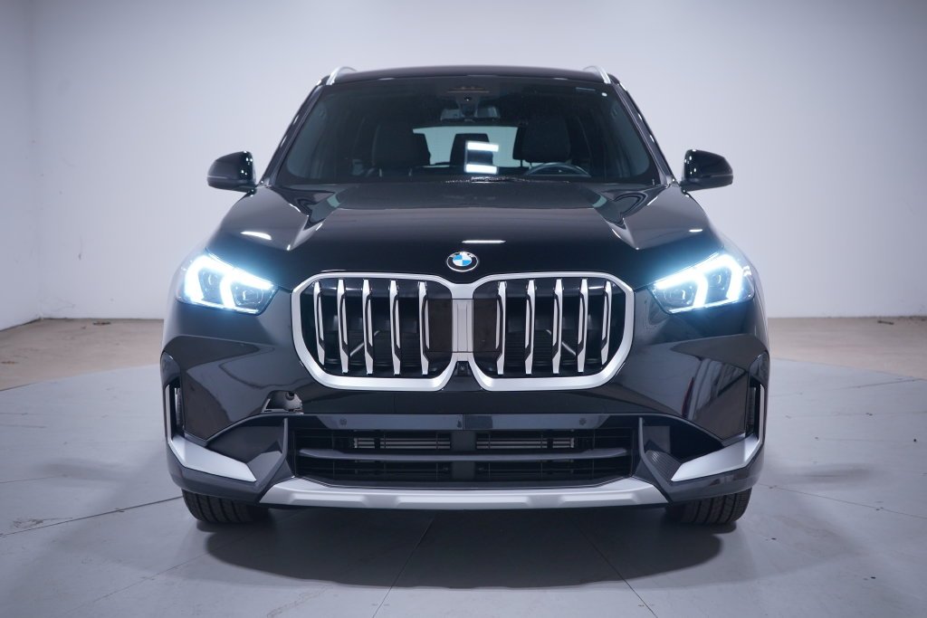 Used 2026 Jet Black BMW xDrive28i image 4