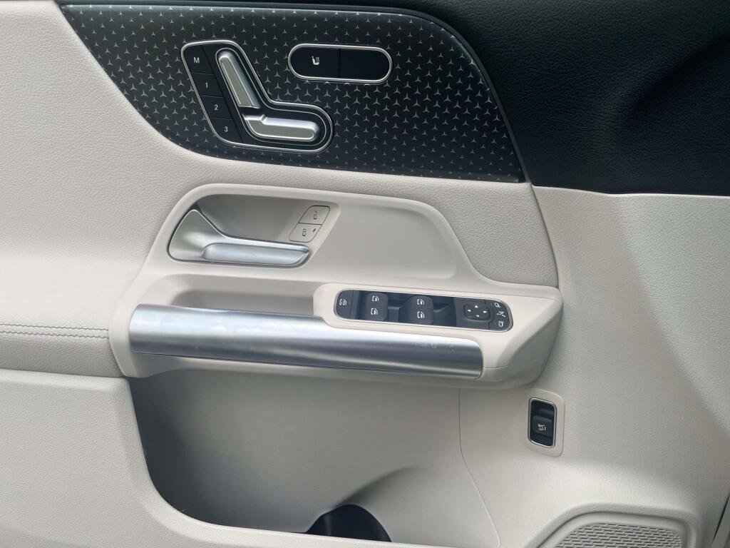 New 2026 Polar White Mercedes-Benz GLA 250 image 28