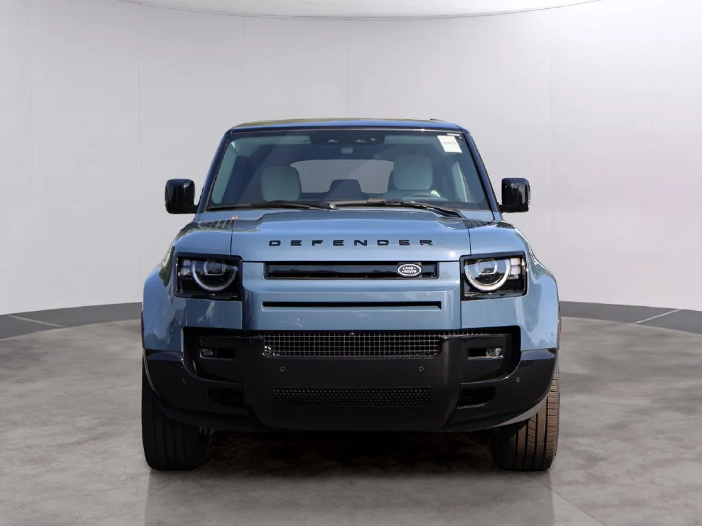 New 2026 Blue Land Rover X-Dynamic SE image 2