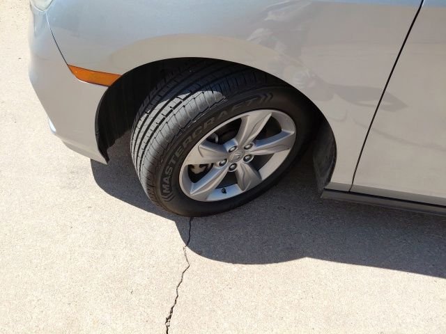 Used 2018 Silver Honda EX-L image 40