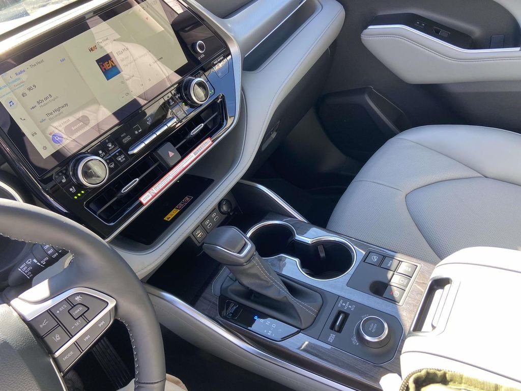 2026 Toyota Highlander Platinum - Photo 28