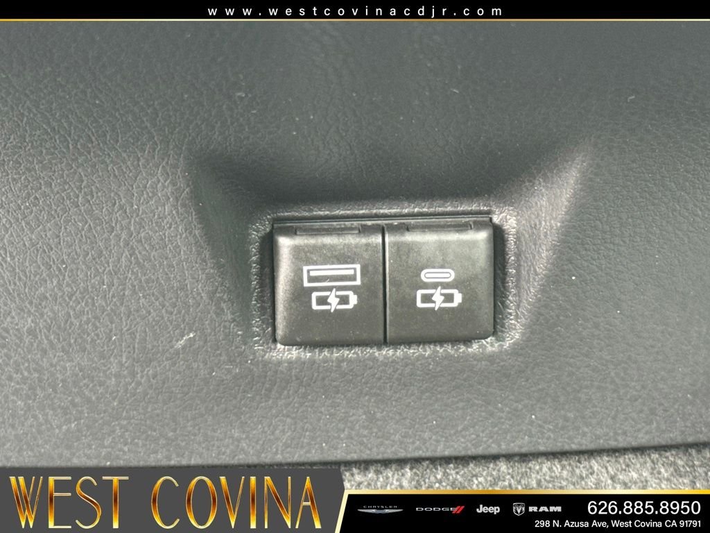 Used 2025  Toyota LE image 33