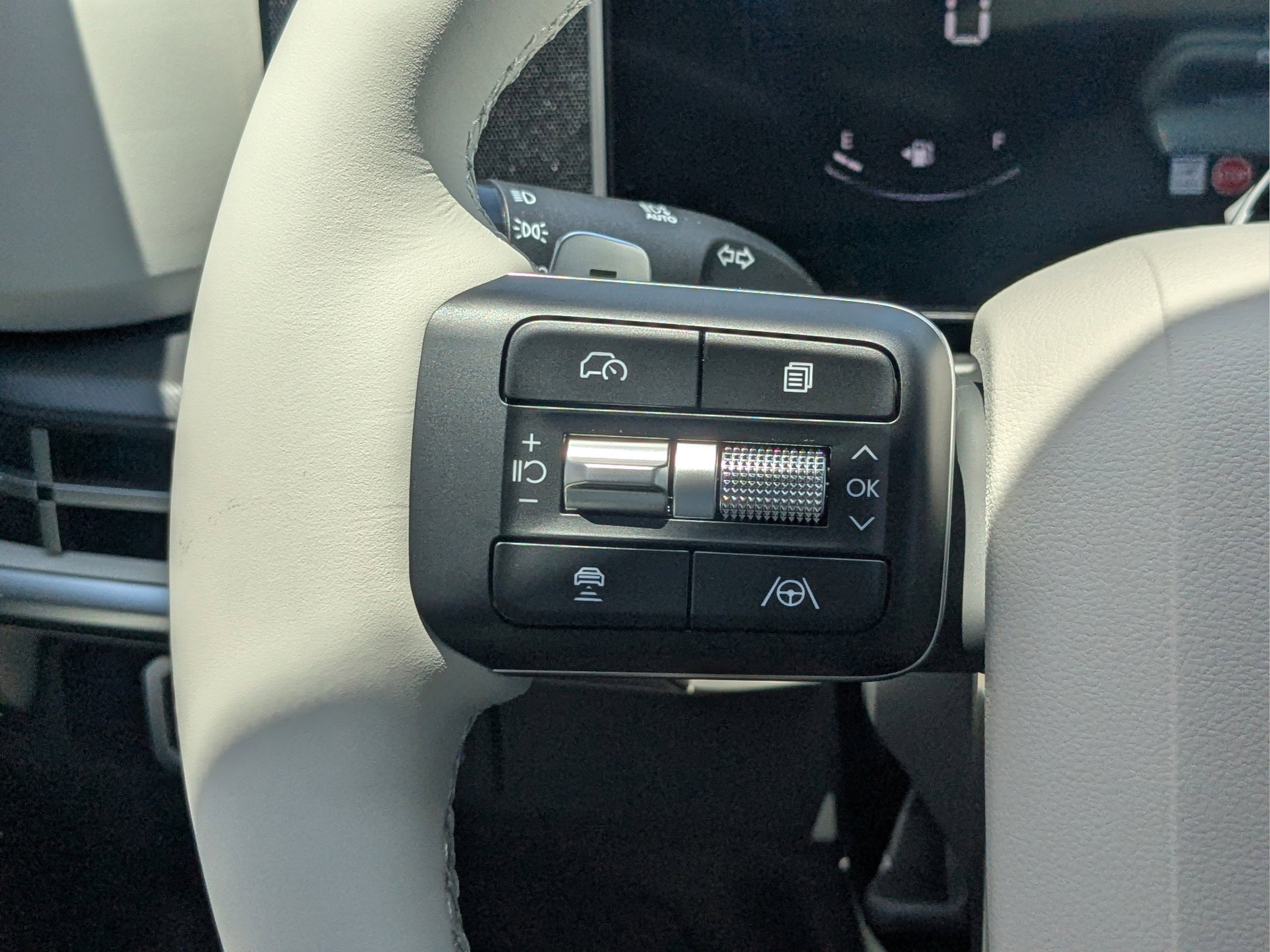 New 2026 Phantom Black Hyundai SEL FWD image 31
