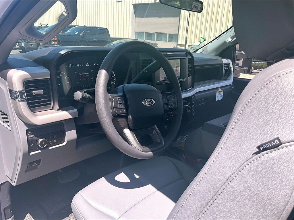 New 2026 Oxford White Ford XL image 7